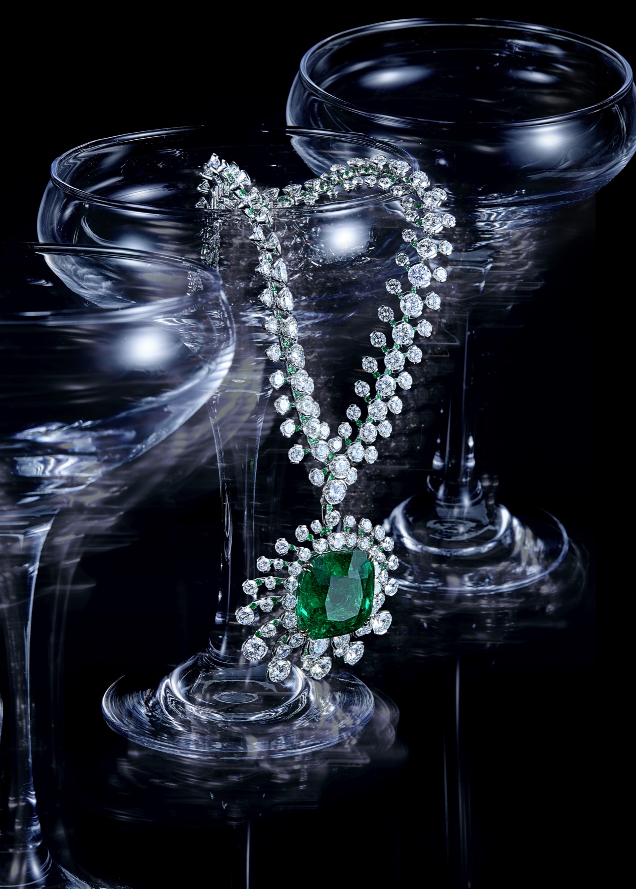 Diamond necklace — editorial